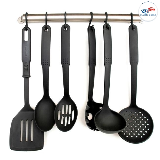 6 PIECE SET KITCHEN WARE