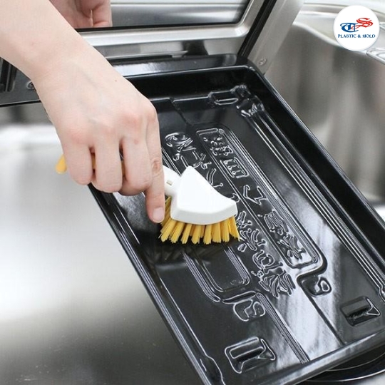 TRIANGULAR STANDING CLEANING BRUSH
