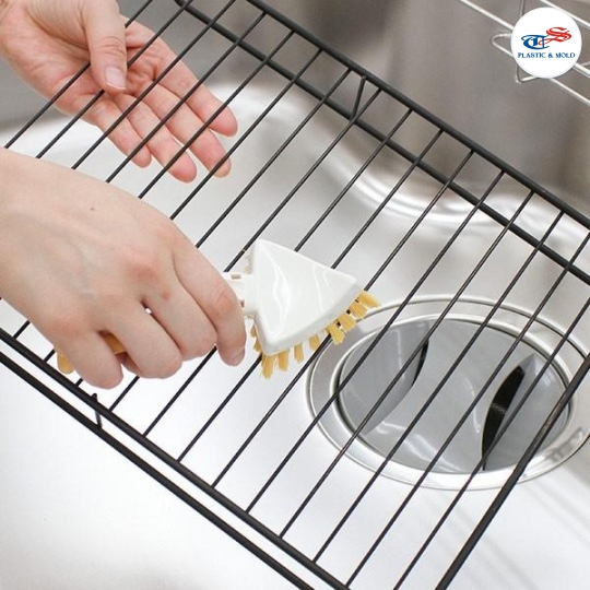 TRIANGULAR STANDING CLEANING BRUSH