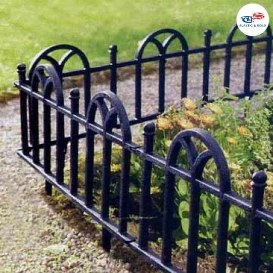 IRON-SHAPED FENCE
