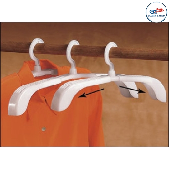 EXTENDABLE CLOTHES HANGER